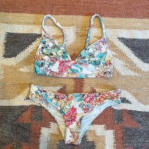 Billabong swimsuit  size small. Worn once.